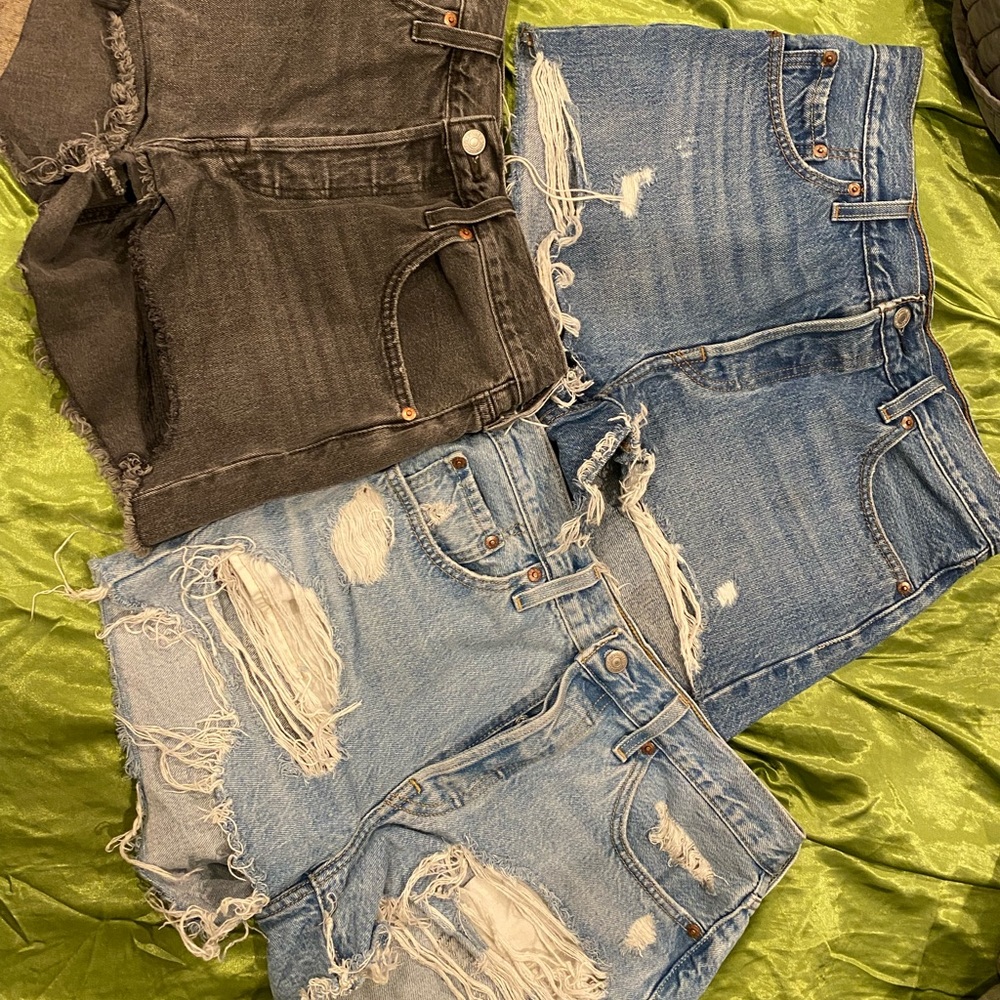 Bundle of women’s Levi 501 high waisted shorts